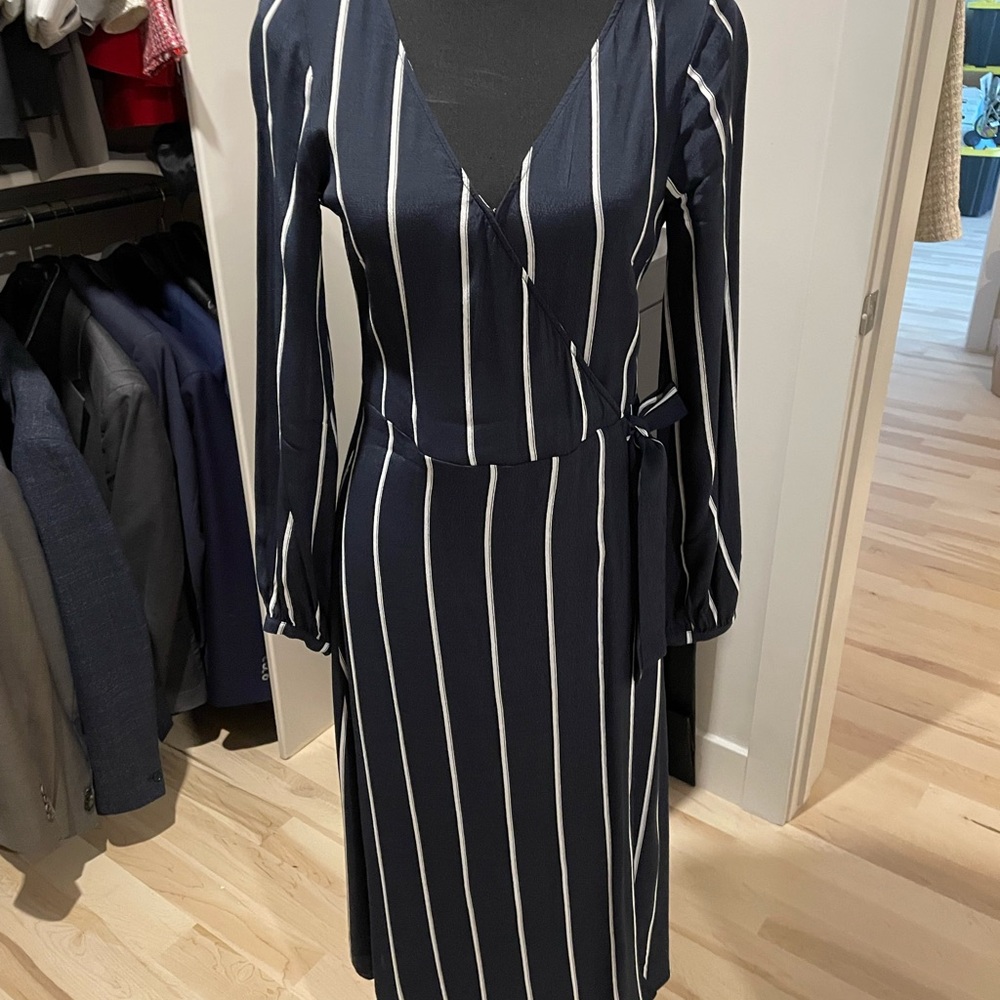 EUC | H&M | Navy and White Long Sleeve Dress